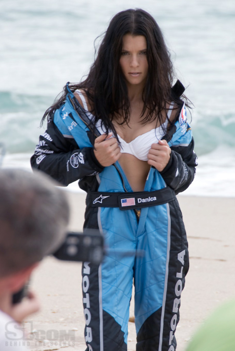 08_danica-patrick_behind_11.jpg